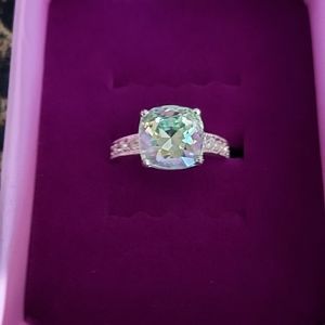 Ladies sterling silver,   light green stone, cubic, size 6